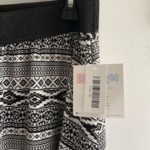 LuLaRoe black and white Lucy skirt. XL NWT.